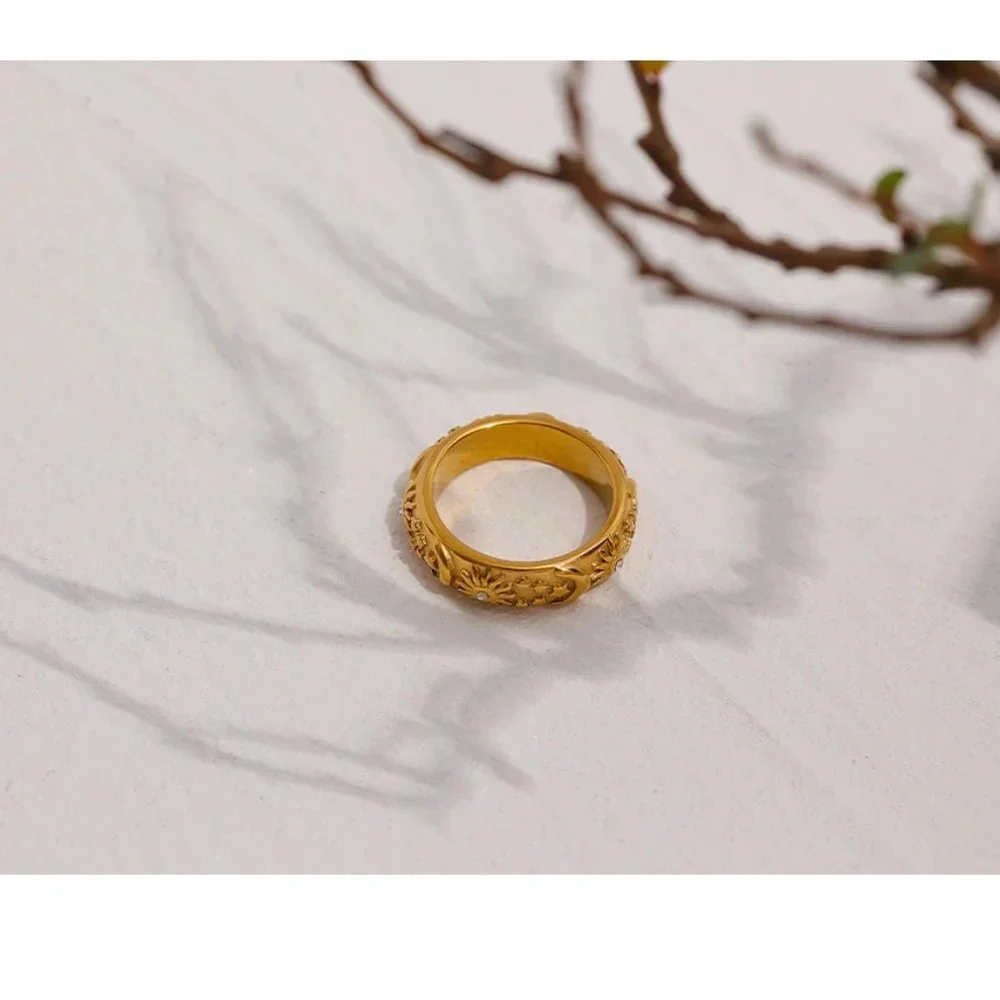 NEW 18K Gold Plated Textured Moon Star Ring